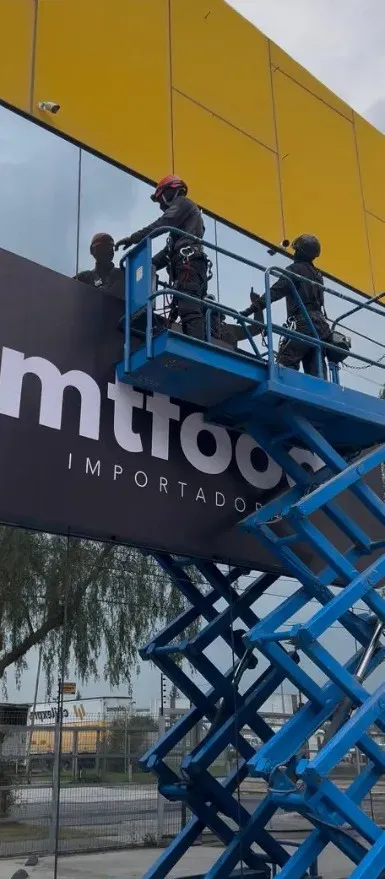 Instalación de Publicidad y Estructuras